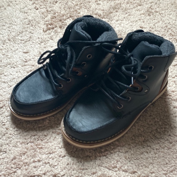 Toddler boys size 12 Magellan Outdoors boots - Picture 1 of 6